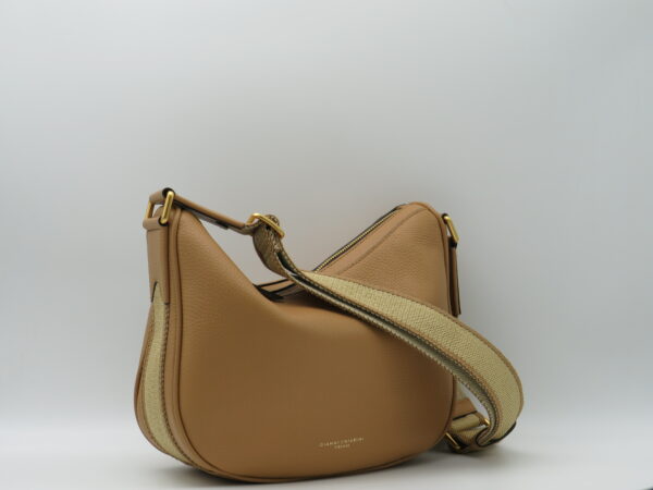 GIANNI CHIARINI TRACOLLA MEDIA IN PELLE COLOR CAMMELLO - immagine 2