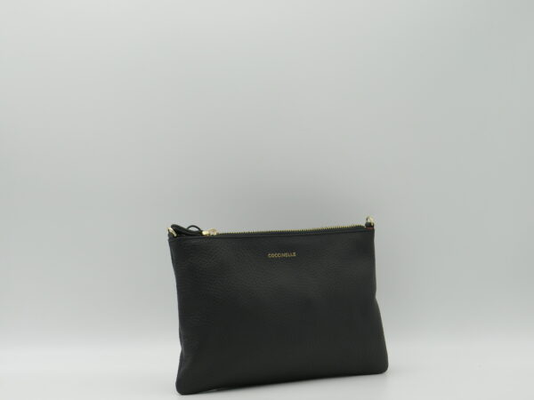 COCCINELLE POCHETTE CON TRACOLLA IN PELLE MARTELLATA NERA - immagine 2