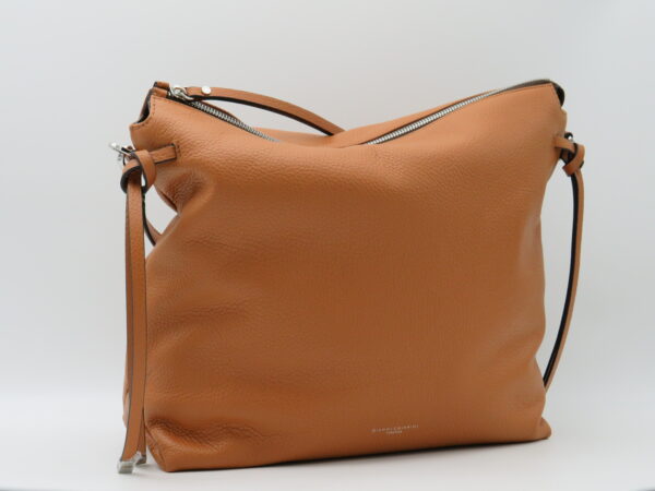 GIANNI CHIARINI SOTTOBRACCIO/TRACOLLA MEDIO IN PELLE MARTELLATA CUOIO - immagine 2