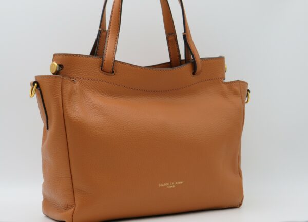 GIANNI CHIARINI BORSA  A MANO CON TRACOLLA IN PELLE MARTELLATA CUOIO - immagine 2